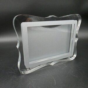 Acrylic Scalloped Edge Photo Frame For 4x6 Pictures